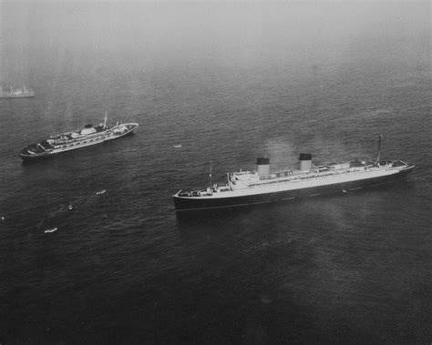 SS Ile de France next to the sinking SS Andrea Doria on July 26, 1956 : r/Oceanlinerporn