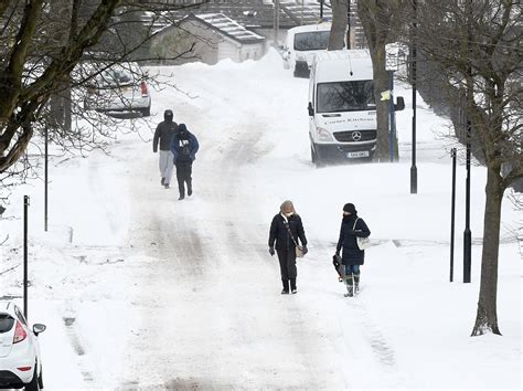 Buxton on alert for heavy snow and ice TONIGHT as Met Office issue new ...