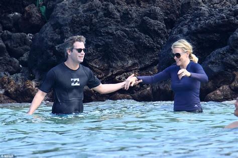 Megyn Kelly enjoys fun in the sun on Hawaiian vacation | Daily Mail Online