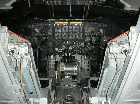 B-52 Cockpit - Who would have believed these would still be flying today? B52 Bomber, Bomber ...