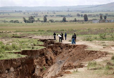 This huge crack in Kenya could split Africa in two