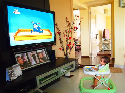 Charles & Lilian = Alexis: Baby Alexis watching Baby Tv..