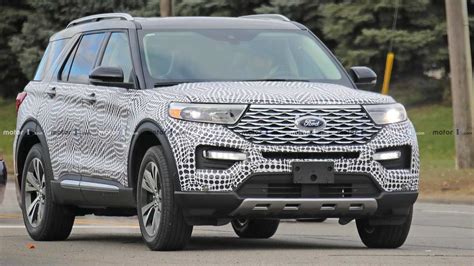 Ford Explorer Platinum Spy Shots Show Future Of Family Hauling - CarsRadars