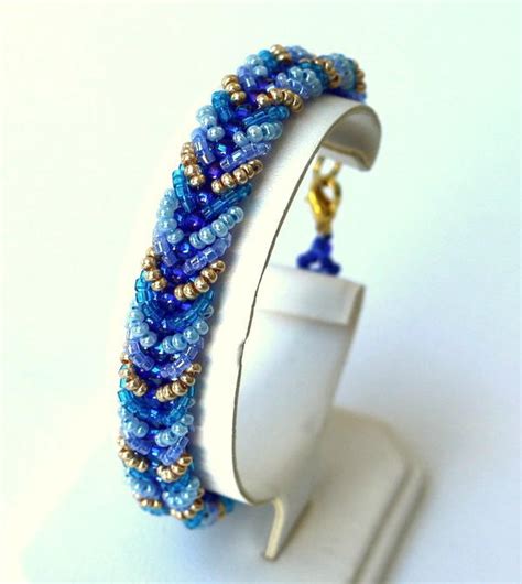 Chevron Seed Bead Bracelet Pattern | AllFreeJewelryMaking.com