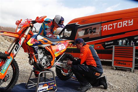 KTM Enduro Racing Team Is Ready For 2017 Season - autoevolution