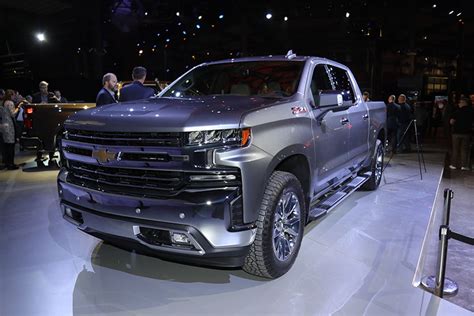 2018 Detroit Auto Show: Redesigned Chevrolet Silverado is Tech-Heavy