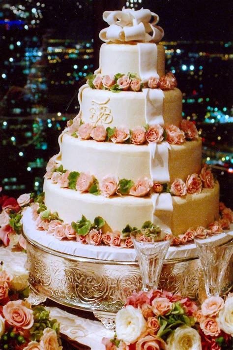 The Best Local Wedding Cake Bakeries In The South | Wedding cake videos, Wedding cakes, Cool ...