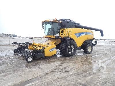 2007 NEW HOLLAND CX8080 Combine