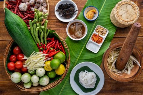 Som Tam (Thai Papaya Salad) - Thai Food - Guide to Thailand