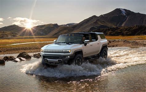 Hummer EV SUV will gain 100 miles in 12 minutes, factor in charging on ...