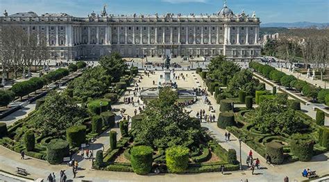 Plaza de Oriente - The Royal Palace Square