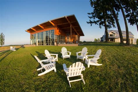 Dundee Oregon Wine Country Visitors Guide