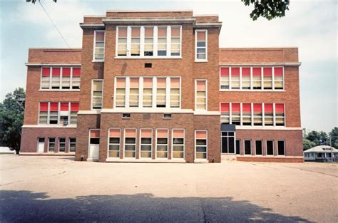 1991 photograph of Lincoln School in Newton, Iowa | Iowa, Places, Newton