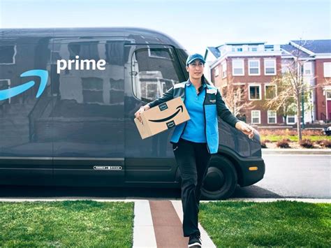 Amazon rolls out hundreds of new electric vans for Dallas-Fort Worth's holiday delivery season ...