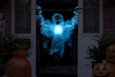 20+ Spooky Halloween Window Projections – The Urban Decor