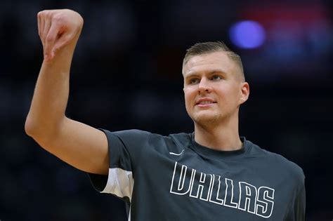 Dallas Mavericks: Check out what Kristaps Porzingis is listening to