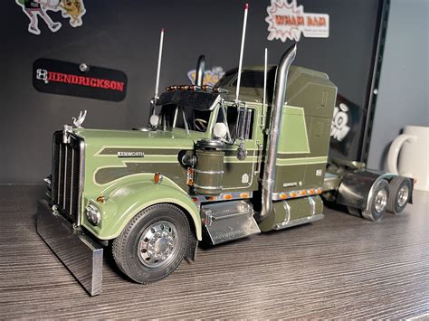 Kenworth W900 -- Plastic Model Truck Kit -- 1/25 Scale -- #851507 ...