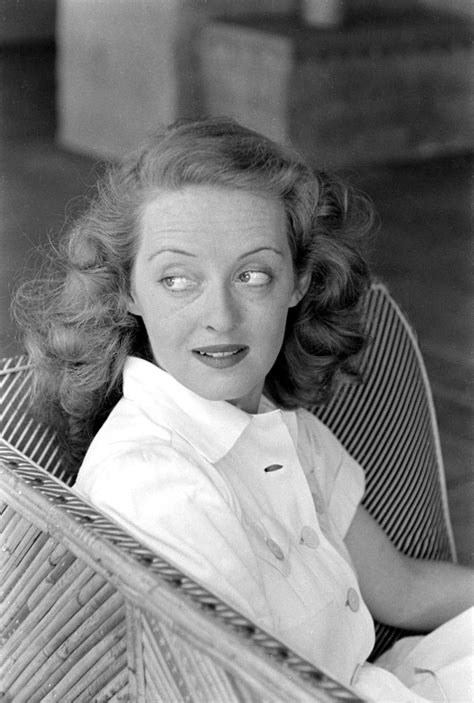 Bette Davis: Rare and Classic Photos of a Hollywood Legend