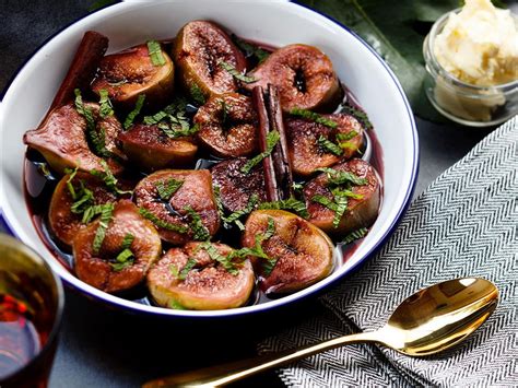 Baked Figs Recipe with Red Wine and Cinnamon - Viva