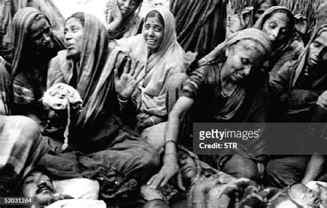 1993 Latur Earthquake Photos and Premium High Res Pictures - Getty Images