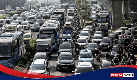 Macet Jakarta Pada Jam Berangkat Kerja