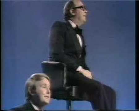 Morecambe and Wise singing "Side By Side" - YouTube