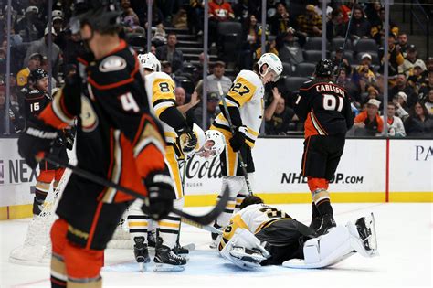 Pittsburgh Penguins’ Tristan Jarry leaves game early with injury from ...