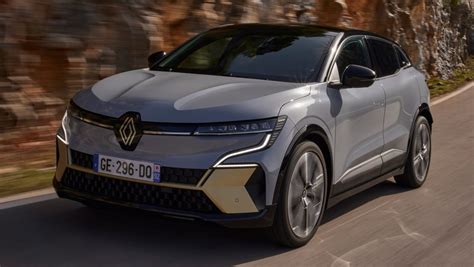 2023 Renault Megane E-Tech Iconic lands as range-topping version | Auto Express