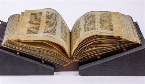 Rare 1,000-year-old Hebrew Bible goes on display in Washington museum ...