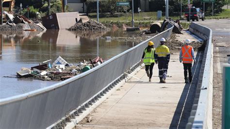 NSW flood: Windsor Bridge re-emerges | Daily Telegraph