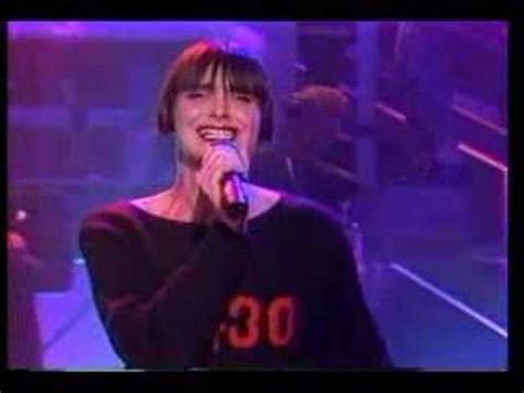 Swing out Sister-Breakout-LIVE - YouTube