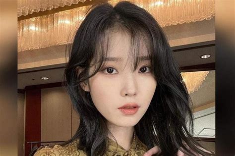 South Korean singer IU struggling with hearing issues in the past year | The Straits Times