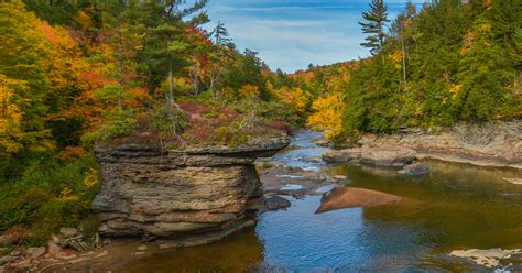 Four Favorite Fall Hikes at Deep Creek Lake