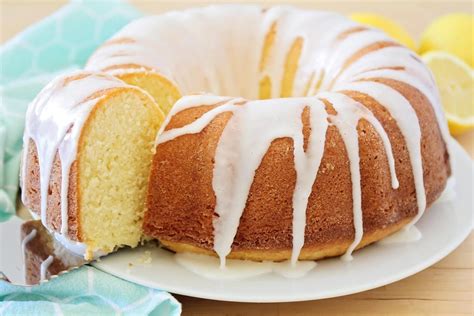 Lemon Pound Cake {With a Lemon Glaze!} | Lil' Luna