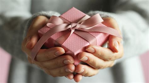 What To Do For Your Partner If Their Love Language Is Giving Gifts