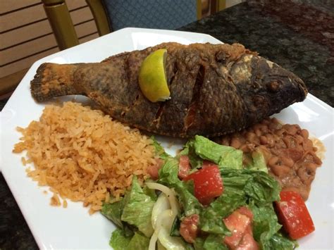 Pescado frito con frijoles, arroz y ensalada...buenísimo! | Yelp