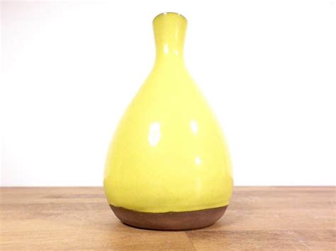 Petit vase en céramique jaune - Yellow ceramic vase de la boutique nestfrance sur Etsy | Vase en ...