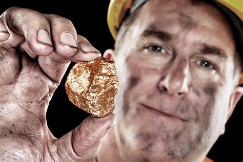 Thinking About Investing in Gold? Why This Gold ETF Is a Better Buy ...