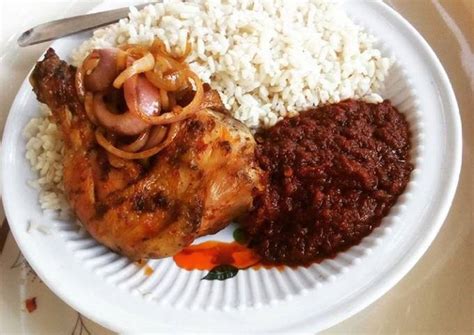 Rice, stew and peppered chicken Recipe by Ayyush_hadejia - Cookpad