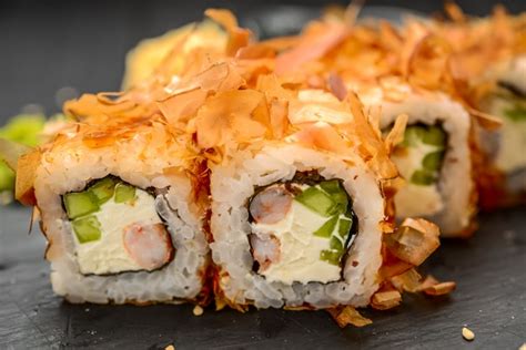 Premium Photo | Sushi bonito with salmon, cheese and tuna chips