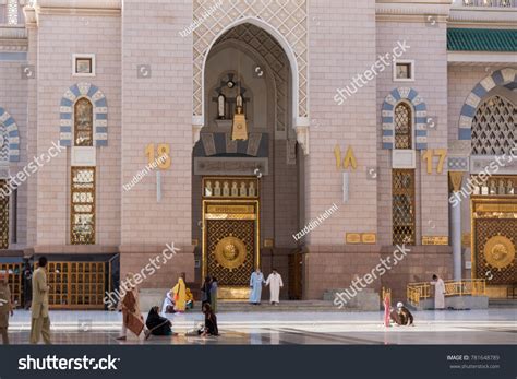 Madinah At Night: Over 512 Royalty-Free Licensable Stock Photos ...