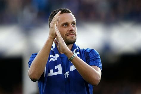 Everton make Gylfi Sigurdsson theirs for £45 million