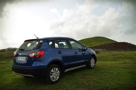 maruti-suzuki-s-cross-blue-rear-three-quarter-image - CarBlogIndia