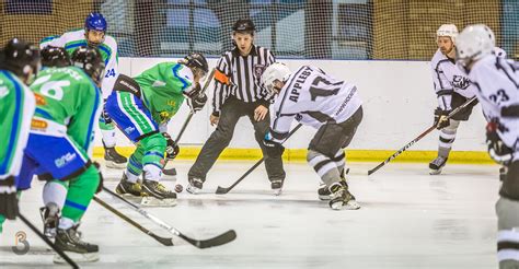 Haringey Huskies and an ice hockey match at Ally Pally ice rink