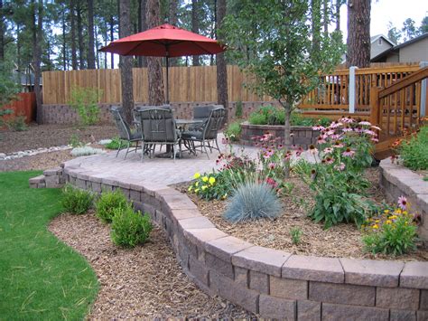 Backyard landscaping ideas with rocks - large and beautiful photos ...