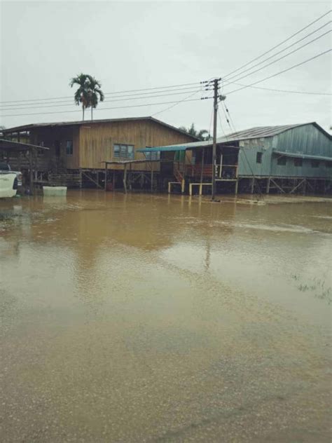 Incessant rain floods certain areas in northern Sarawak | DayakDaily