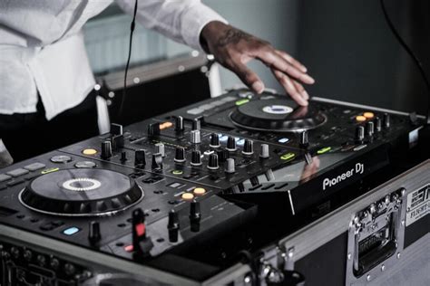 Mejores controladoras DJ autónomas de 2023 - Sounds Market