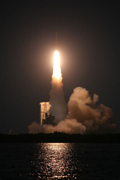 Spectacular Sunset Launch of new US Spy Satellite - Universe Today