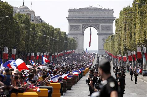 France gives World Cup winners a heroes' welcome after World Cup victory - KokoLevel Blog