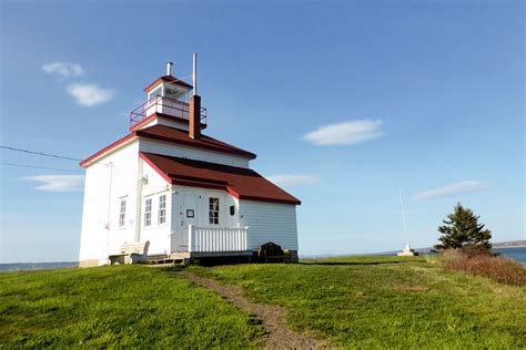 Lighthouses of the Bay of Fundy and Annapolis Valley Region | One Trip ...